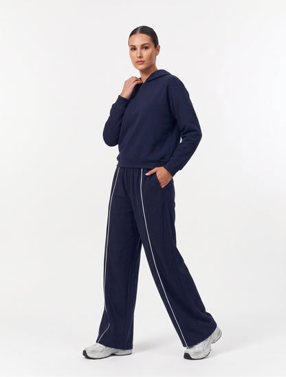 UV-Resistant Yoga Pants for Women with Contrast Stripe Detail and Side Pockets